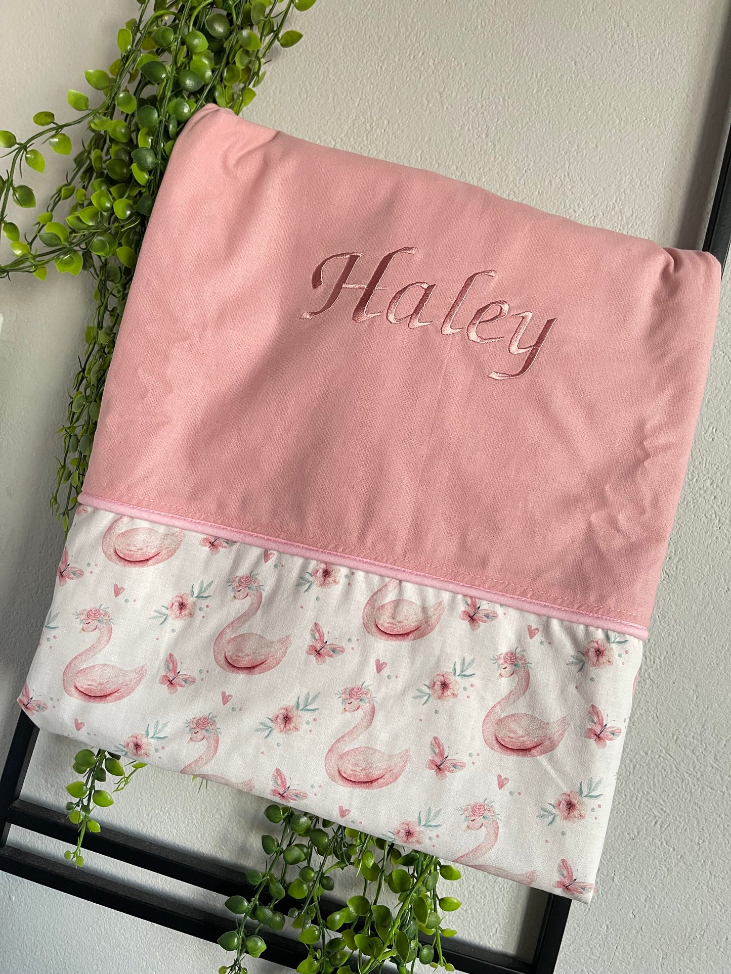 Couverture brodée