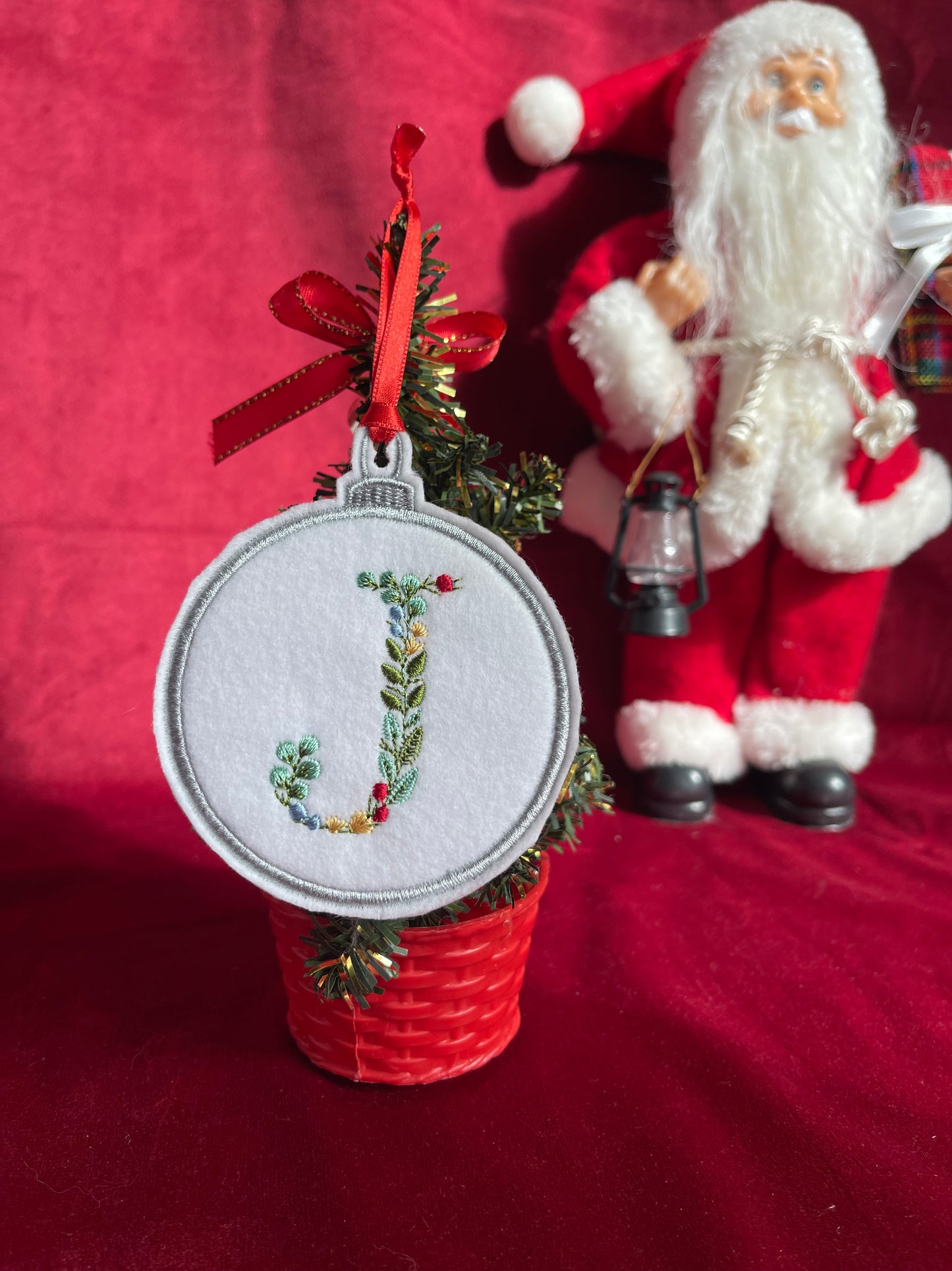 Boule de Noël en feutrine