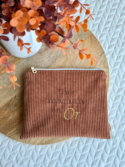 Pochette brodée 🌸
